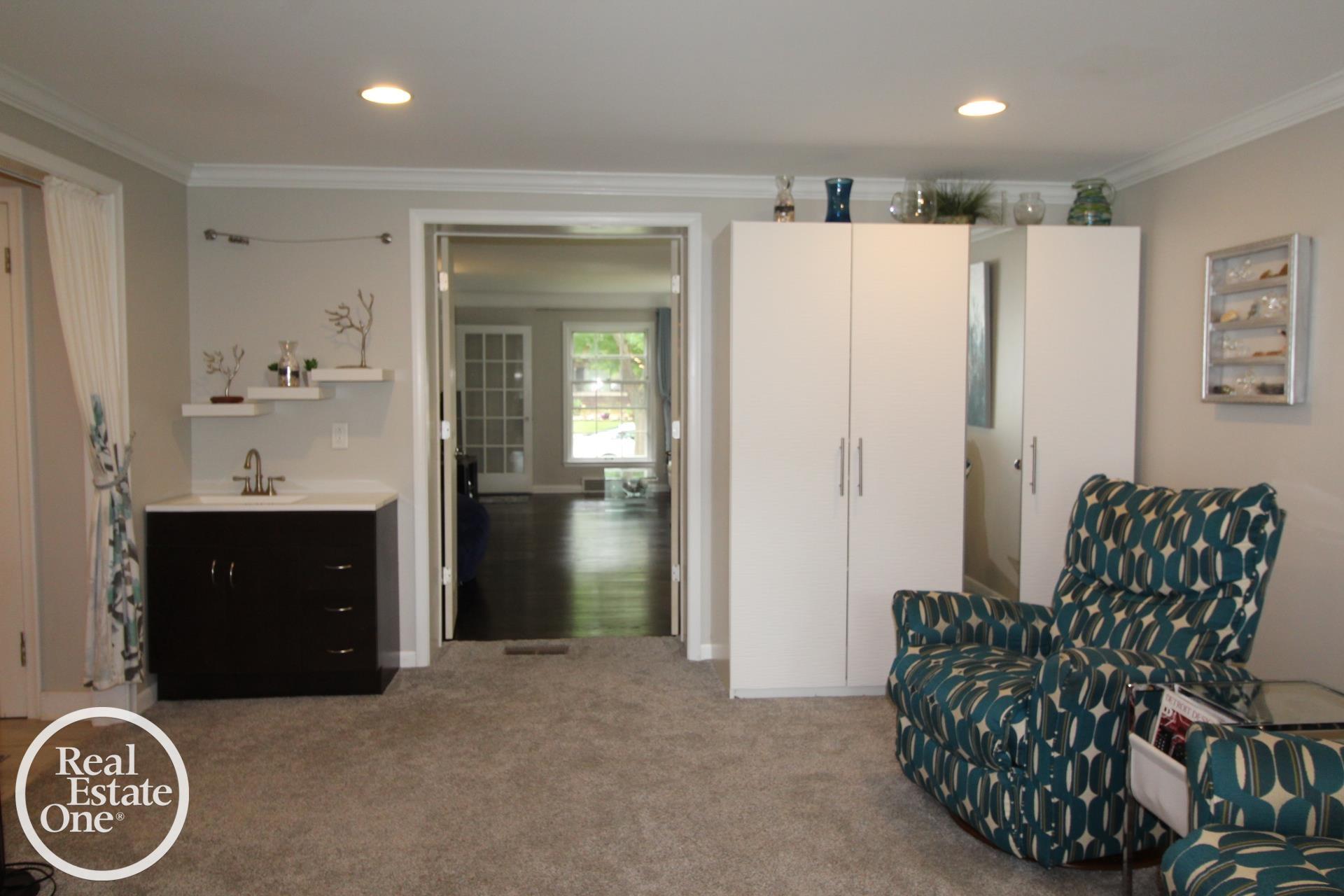 1337 Bishop Road Grosse Pointe, MI 48230 - Photo 16 of 52 50180881-495addde-1b42-4d7d-beab-d71950ebdd41.JPG