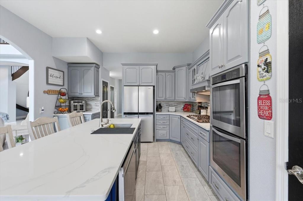3943 West Campbell Road Lakeland, FL 33810 - Photo 34 of 95 a kitchen with granite countertop stainless steel appliances and white cabinets