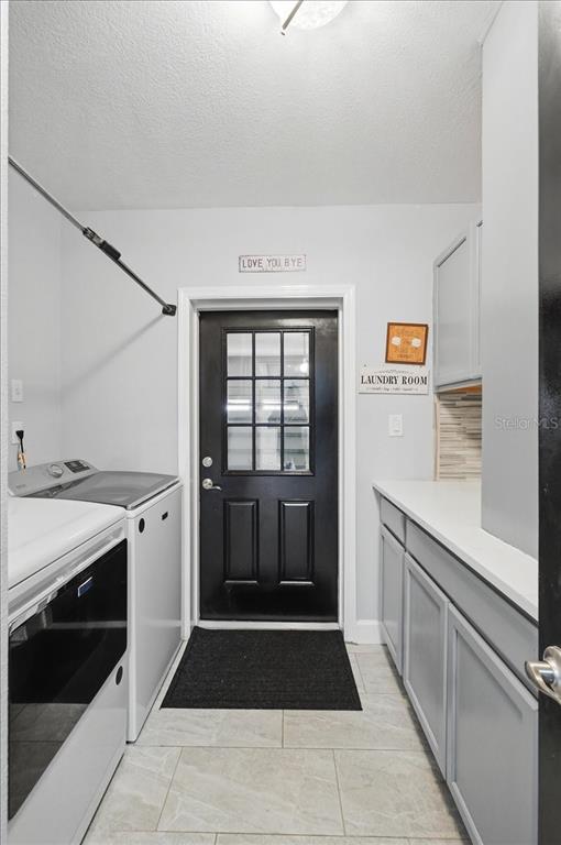 3943 West Campbell Road Lakeland, FL 33810 - Photo 60 of 95 a kitchen with a stove and a refrigerator
