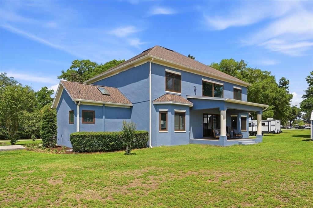 3943 West Campbell Road Lakeland, FL 33810 - Photo 8 of 95 a front view of a house with garden