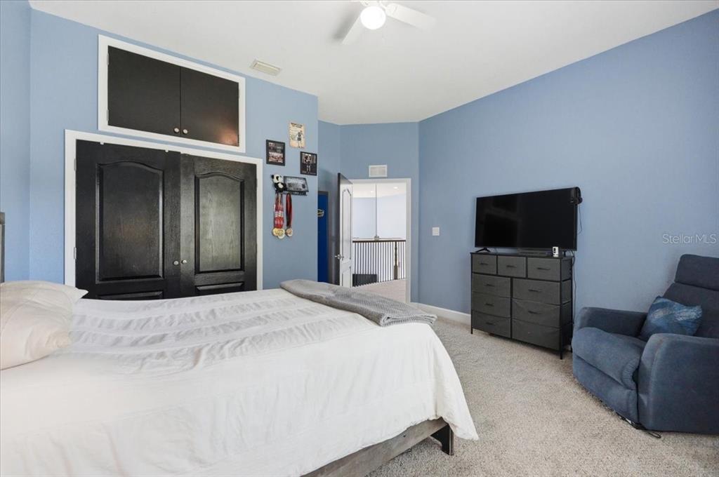 3943 West Campbell Road Lakeland, FL 33810 - Photo 81 of 95 a bedroom with a bed and a television in it