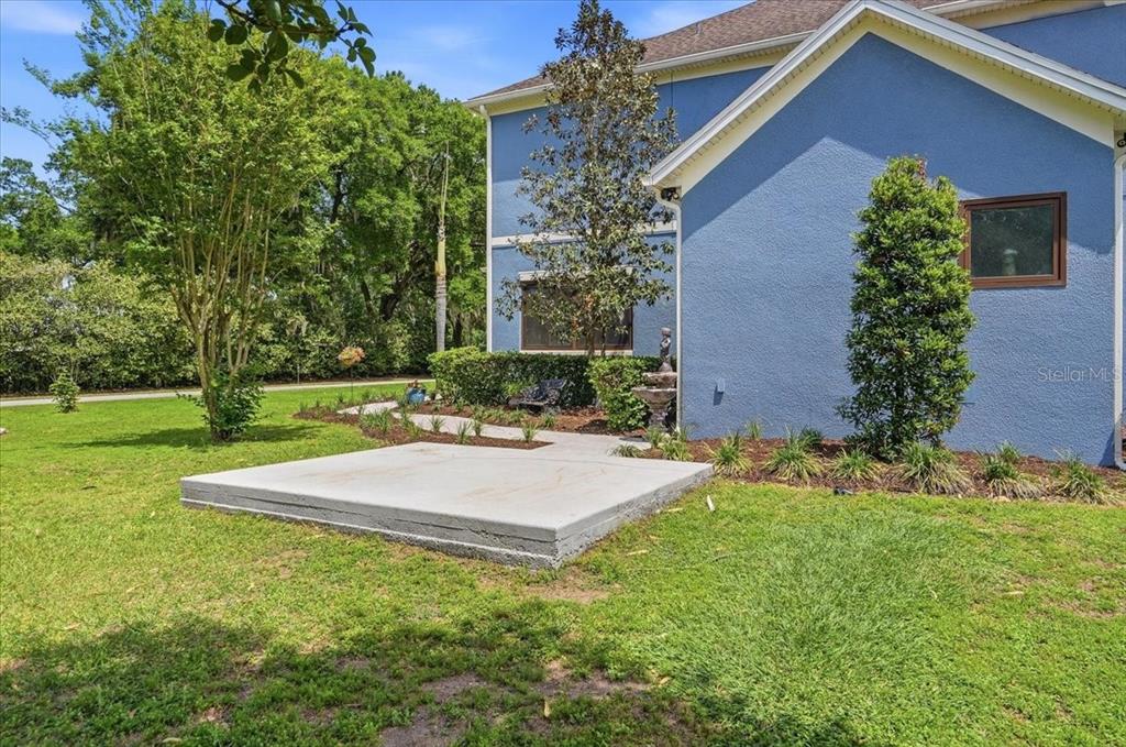 3943 West Campbell Road Lakeland, FL 33810 - Photo 10 of 95 a view of a house with a yard and potted plants