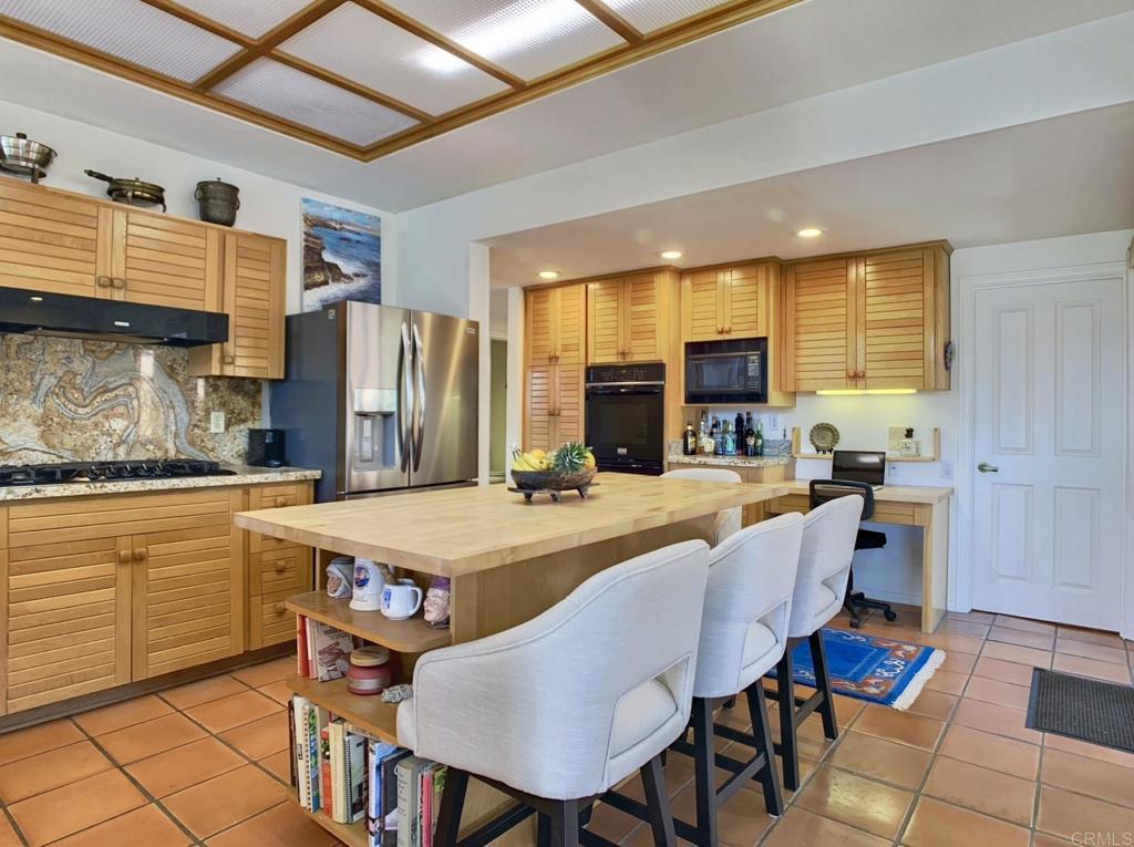 28743 Lebanon Road Pine Valley, CA 91962 - Photo 6 of 46 a large kitchen with a table and chairs