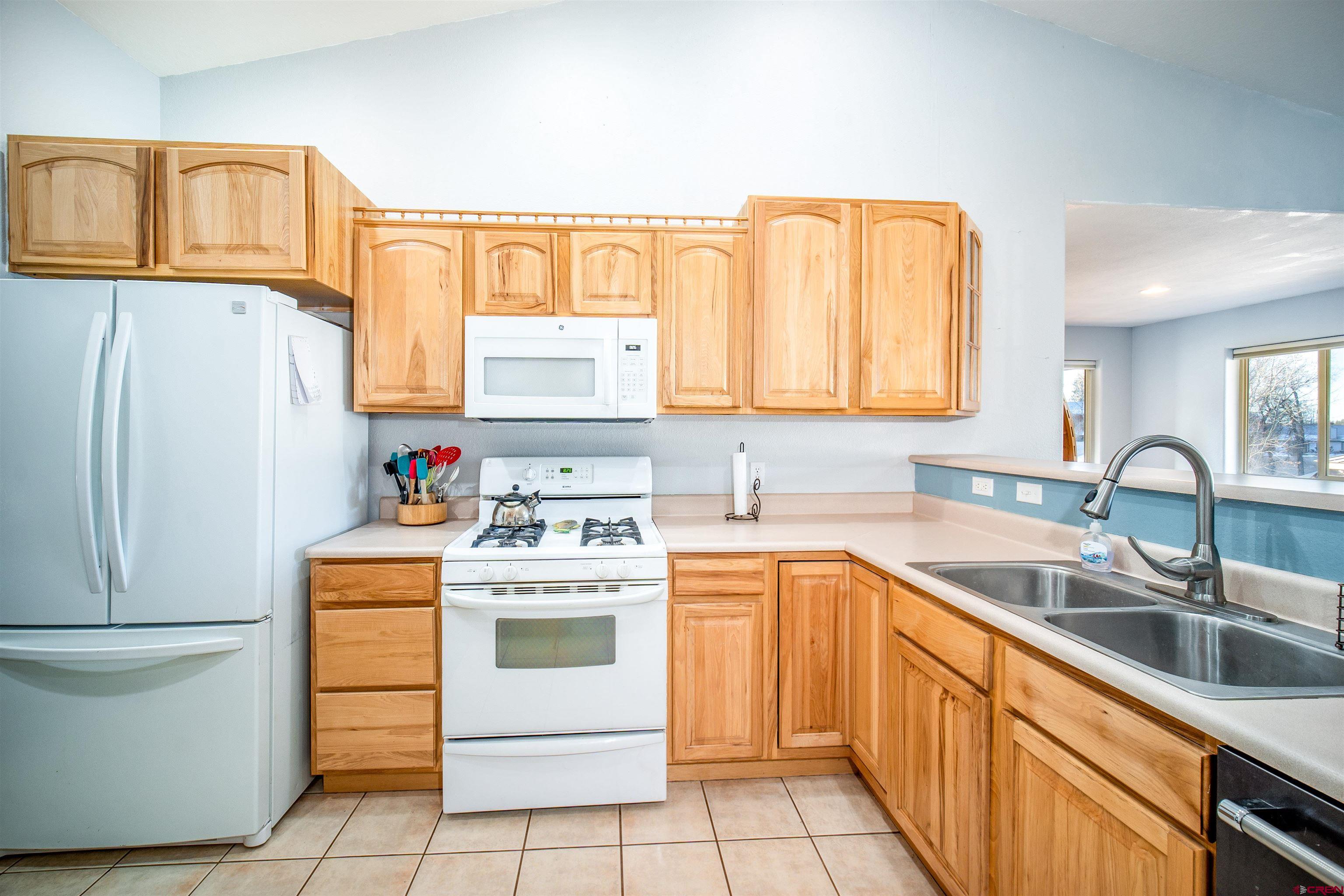 111 Meadowbrook Drive Bayfield, CO 81122 - Photo 8 of 30 a kitchen with a sink stove and refrigerator
