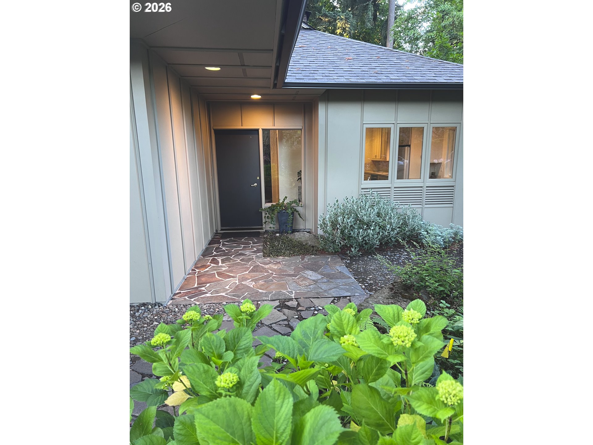 589 Ridgeway Road Lake Oswego, OR 97034 - Photo 3 of 41 Gallery Image 3