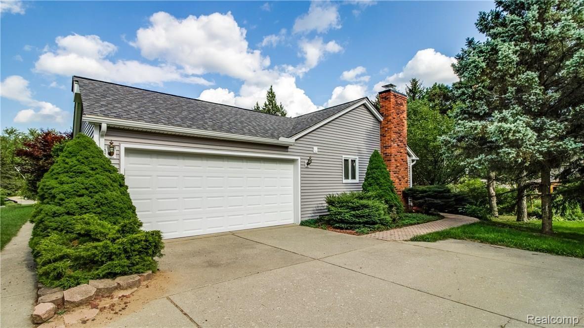 5097 Aintree Court Rochester, MI 48306 - Photo 33 of 41 Exteriors (3 of 7).jpg