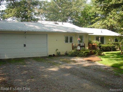 2605 Fry Road Highland, MI 48357 - Photo 20 of 22 roadside