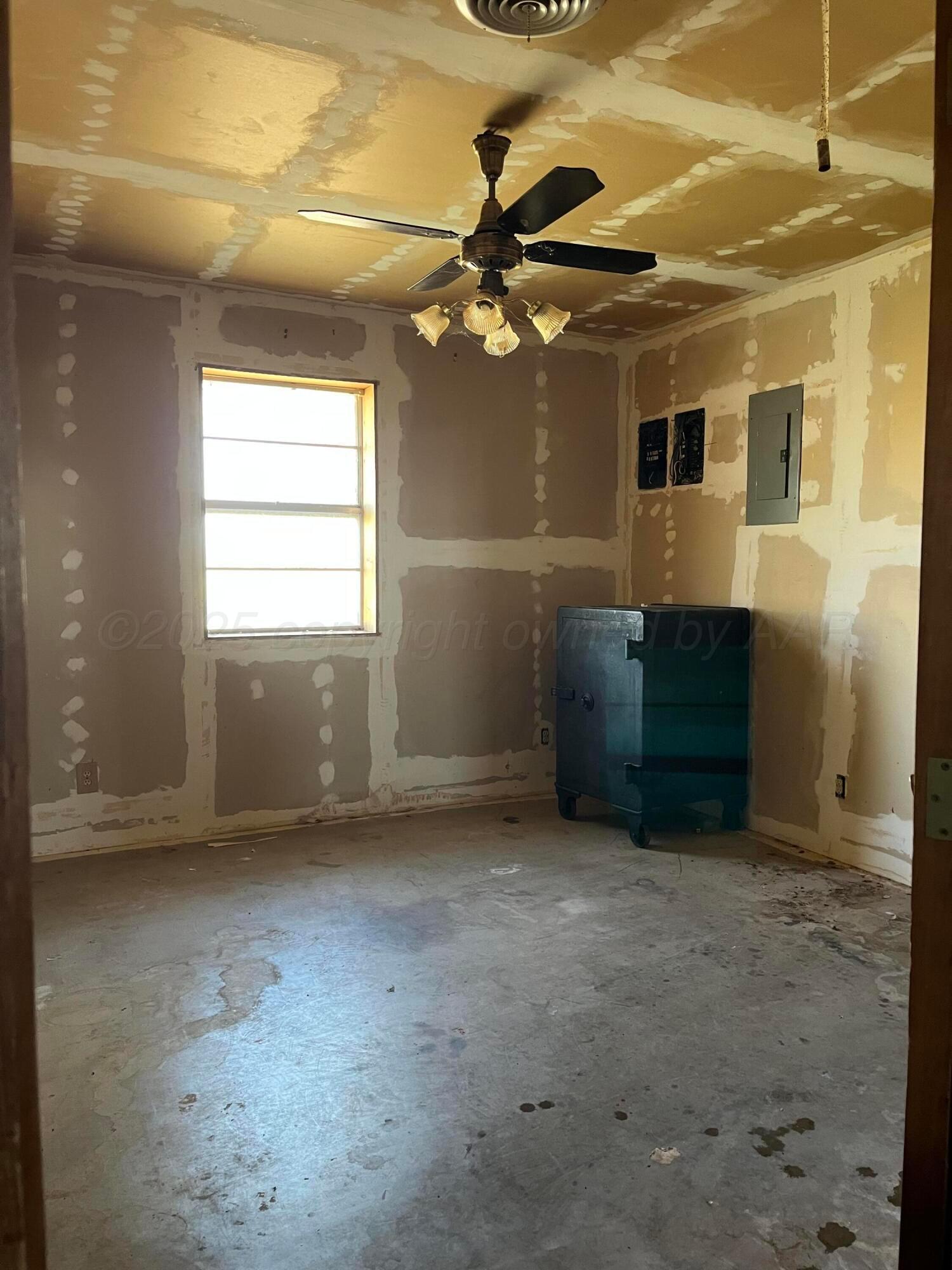 879 Highway 83 Childress, TX 79201 - Photo 24 of 30 IMG_2305