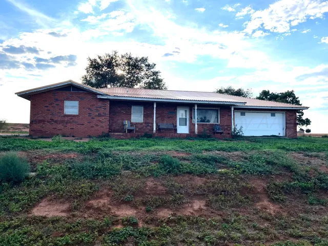 $230,000 | 879 Highway 83, Childress, TX 79201