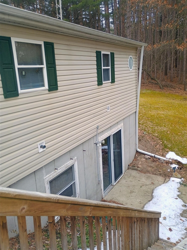 167 Mill Street Blanchard, MI 49310 - Photo 3 of 24
