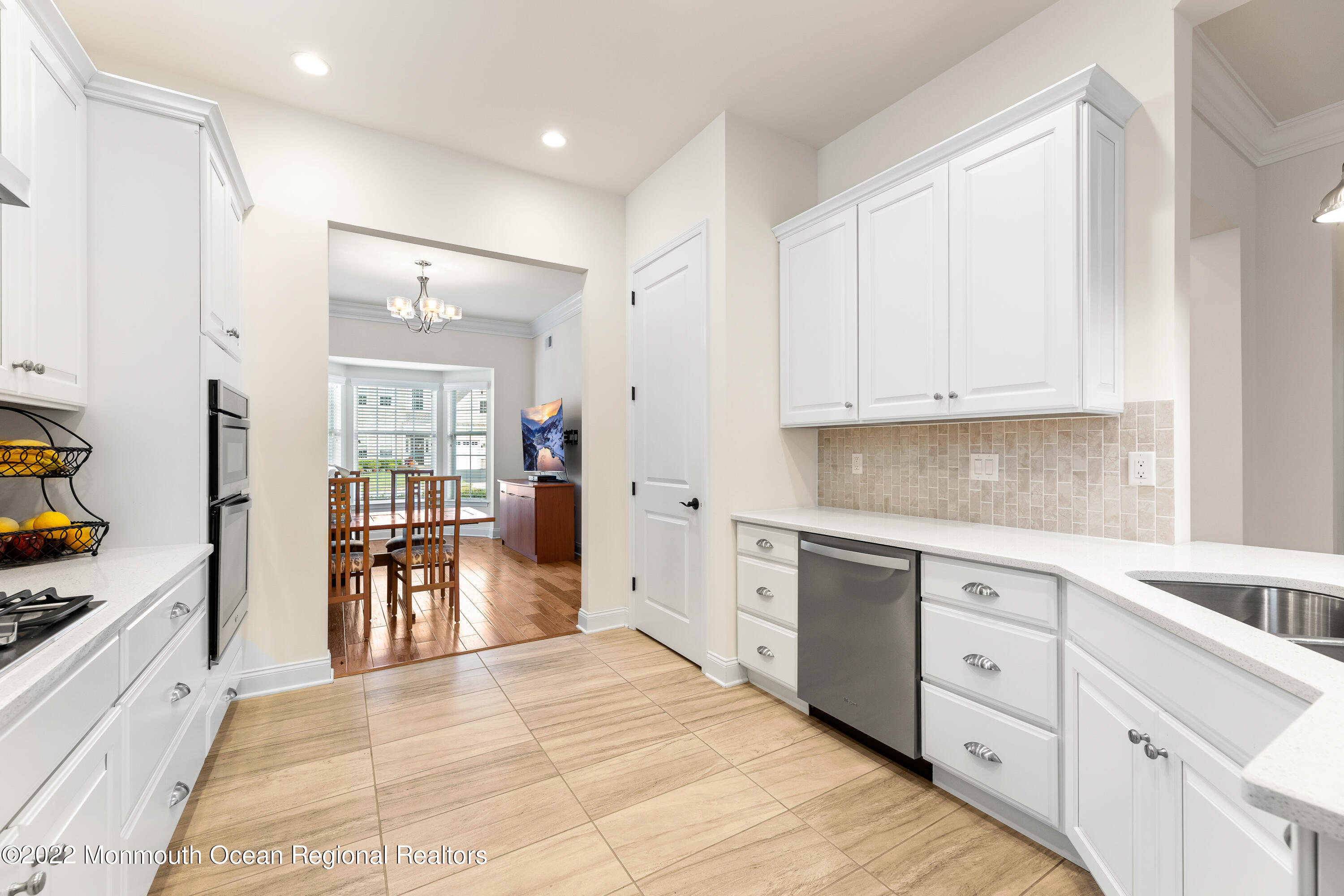 8 Tree Line Drive Freehold, NJ 07728 - Photo 5 of 20 Kitchen