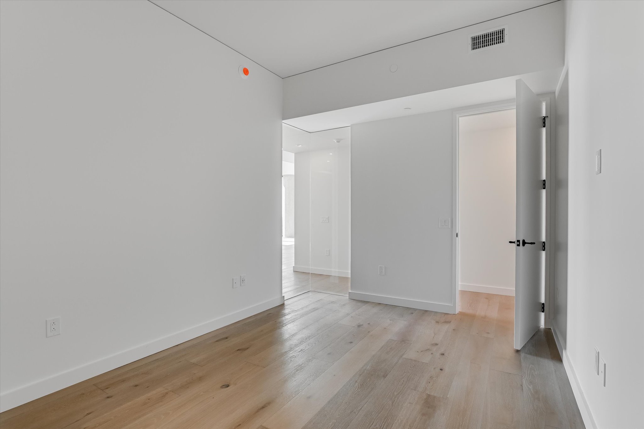 610 Davis Street, Unit 3801 Austin, TX 78701 - Photo 11 of 40 a view of an empty room