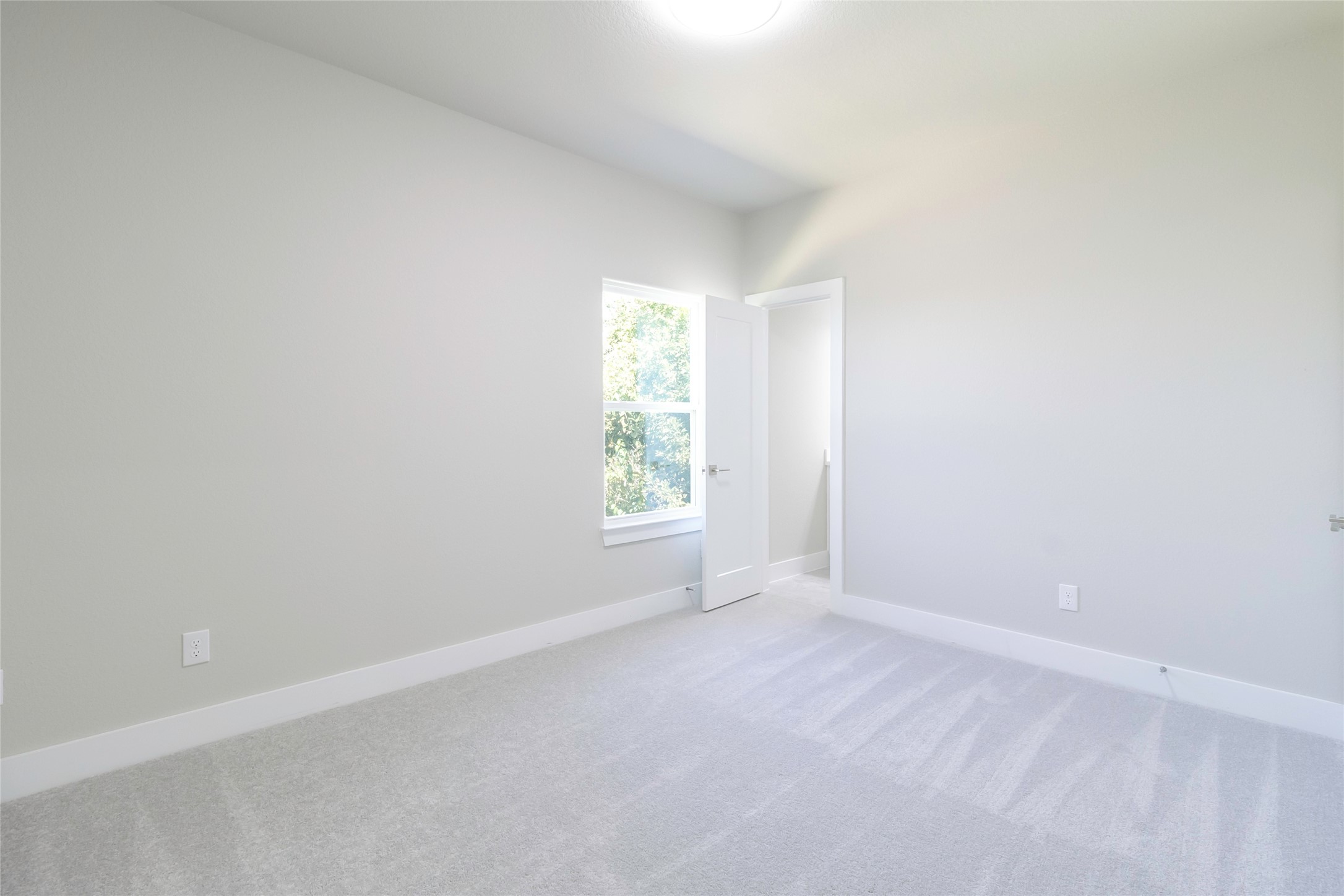 9821 Richcroft Street Houston, TX 77029 - Photo 15 of 15 an empty room with windows