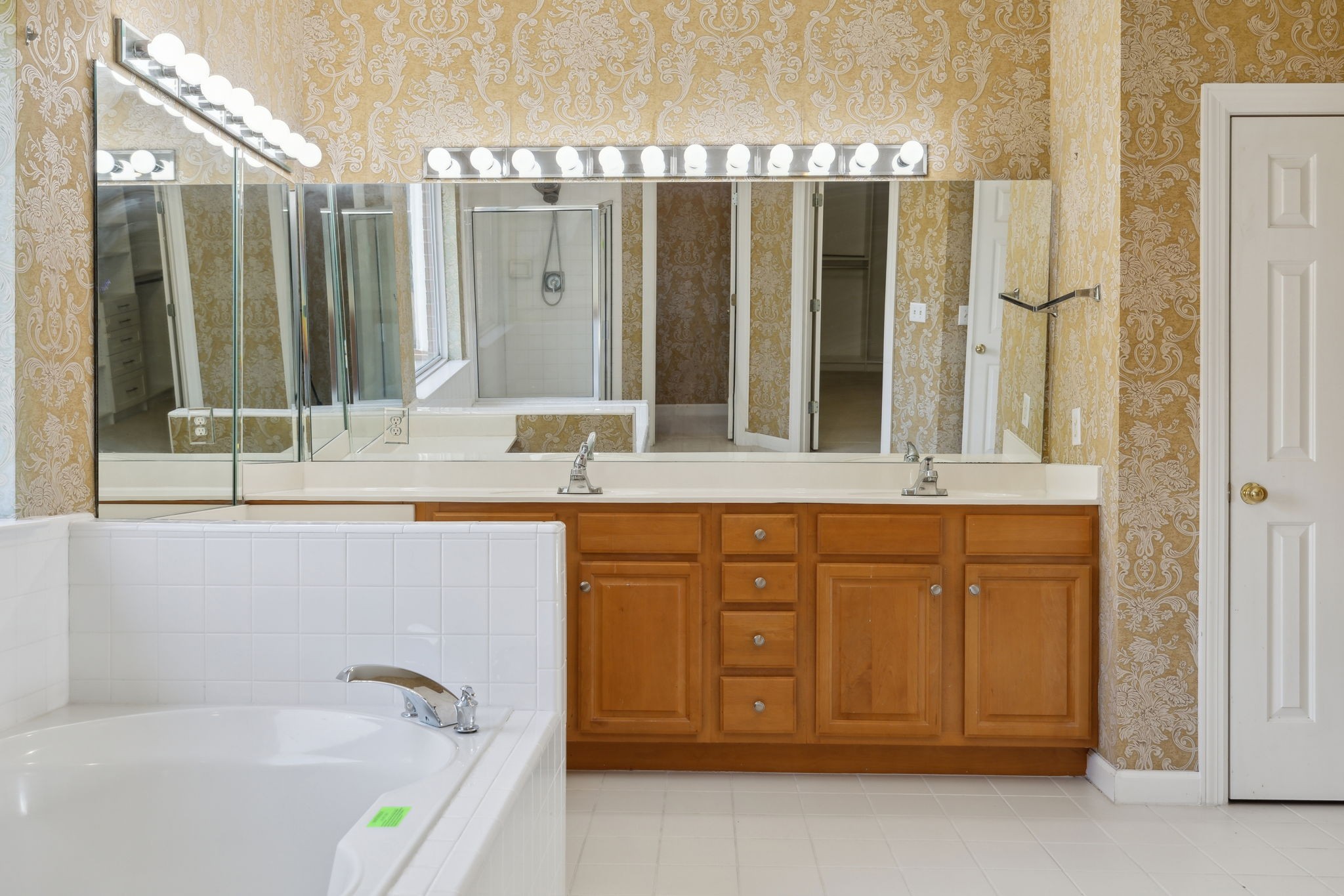 8012 Poplarwood Road Nashville, TN 37221 - Photo 22 of 32 a bathroom with a tub sink and mirror