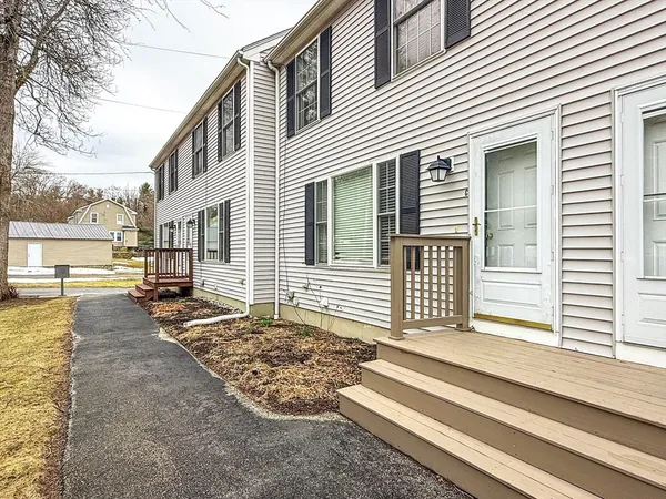 $370,000 | 95 High Street, Unit C, Uxbridge, MA 01569