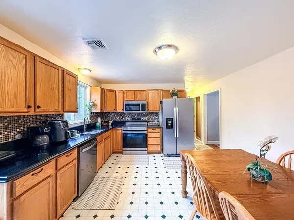 $370,000 | 95 High Street, Unit C, Uxbridge, MA 01569