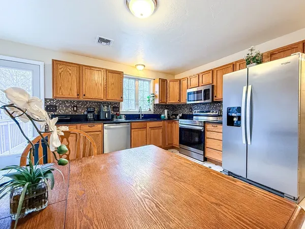 $370,000 | 95 High Street, Unit C, Uxbridge, MA 01569