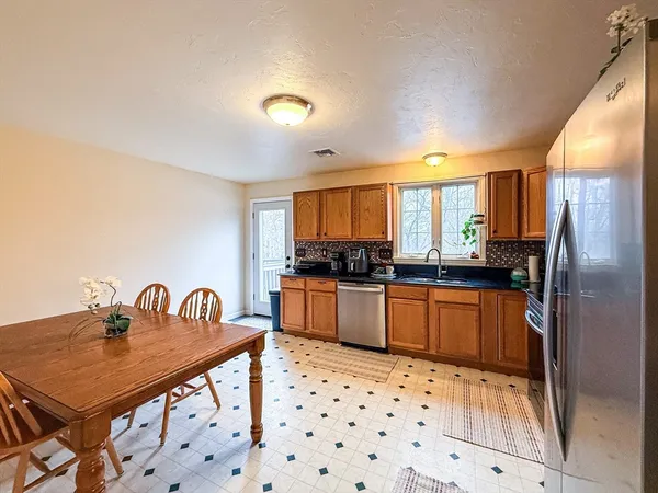 $370,000 | 95 High Street, Unit C, Uxbridge, MA 01569