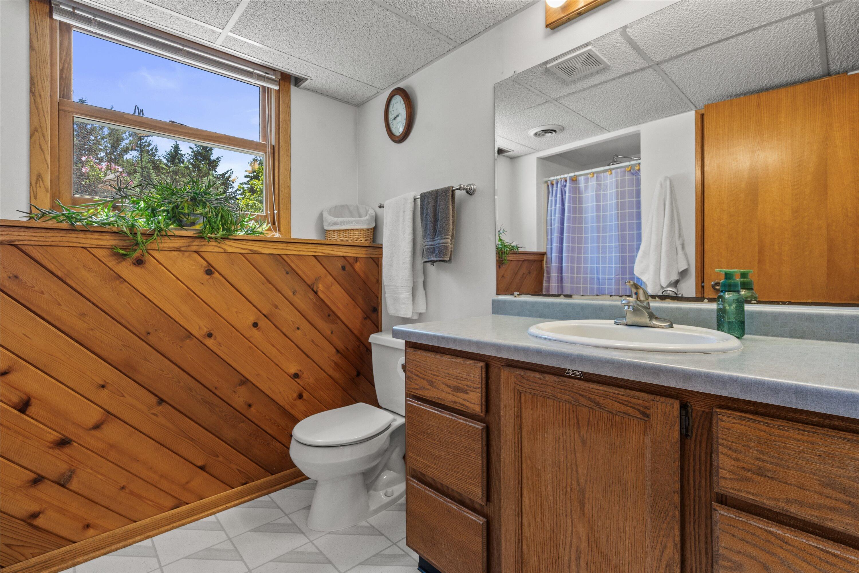 620 Prairie View Drive North Prairie, WI 53153 - Photo 47 of 52 2nd Bathroom With Exposed Windows & Shower Stall