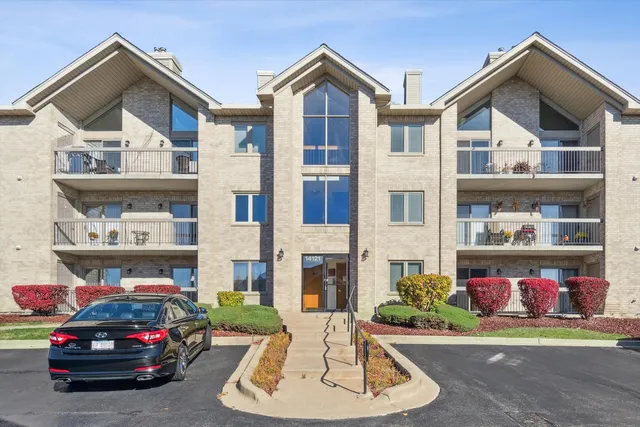 $260,000 | 14121 Norwich Lane, Unit 103, Orland Park, IL 60467