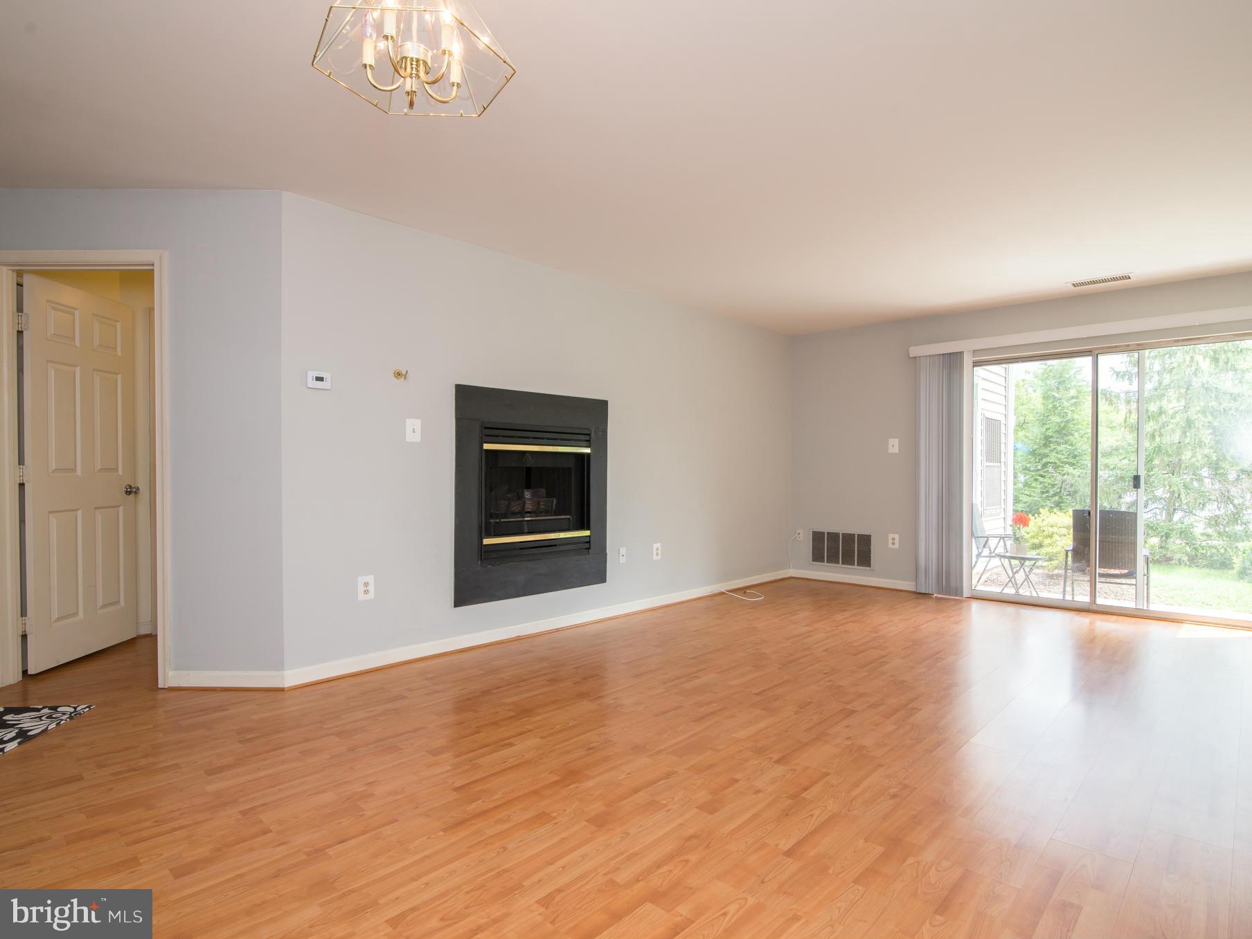 20576 Snowshoe Square, Unit 102 Ashburn, VA 20147 - Photo 20 of 30 Living Room