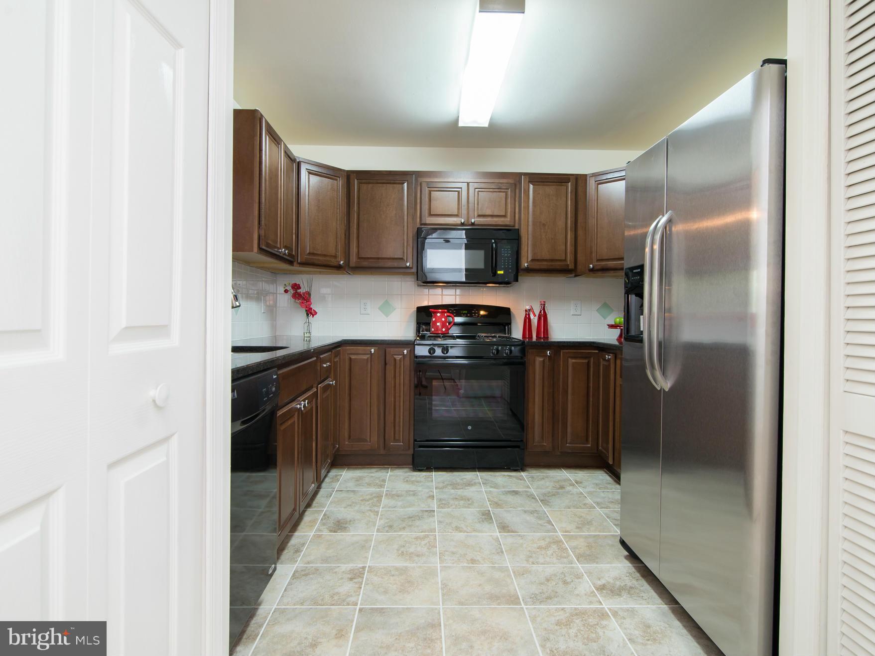 20576 Snowshoe Square, Unit 102 Ashburn, VA 20147 - Photo 3 of 30 Kitchen