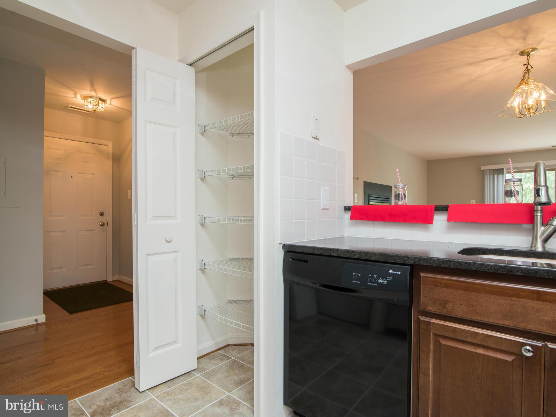 20576 Snowshoe Square, Unit 102 Ashburn, VA 20147 - Photo 5 of 30 Kitchen