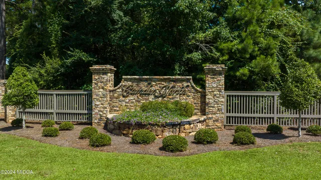 a view of garden with deck