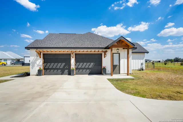 $675,000 | 452 Farmstead Drive, Seguin, TX 78155