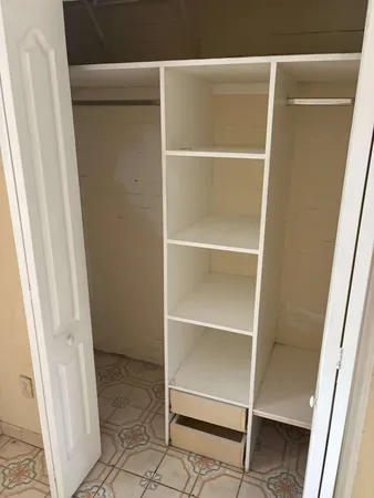 en empty room with white walls