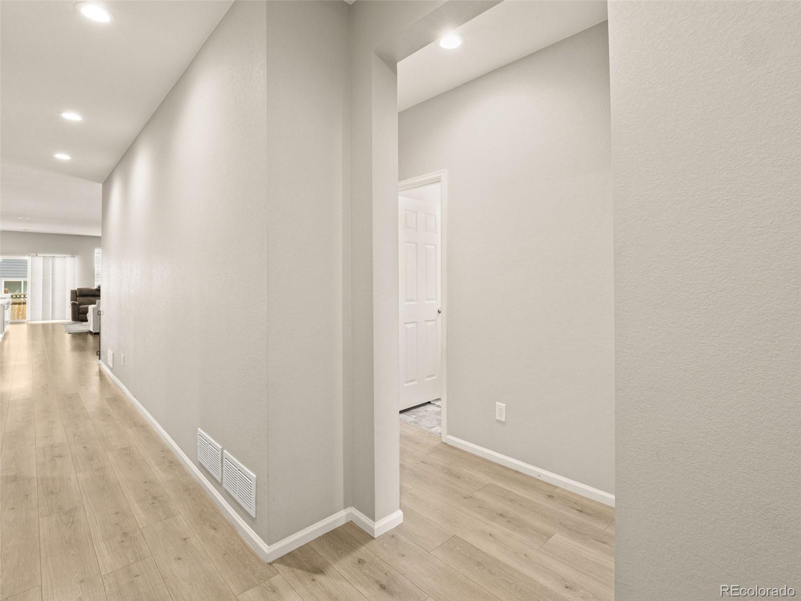 6513 North Ceylon Street Denver, CO 80249 - Photo 5 of 33