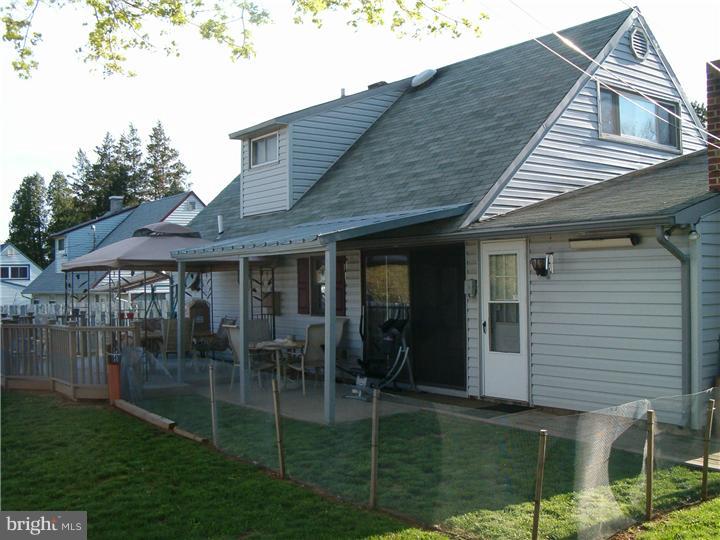 36 Cardinal Road Levittown, PA 19057 - Photo 15 of 19 Exterior Back