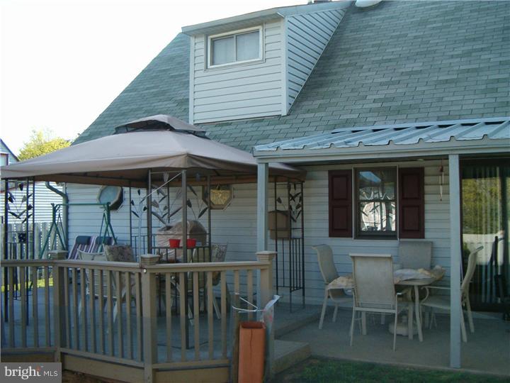 36 Cardinal Road Levittown, PA 19057 - Photo 16 of 19 Exterior Back
