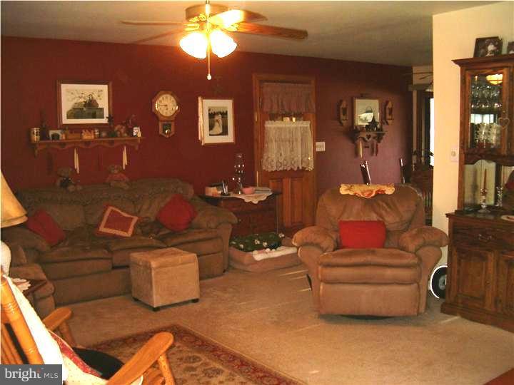 36 Cardinal Road Levittown, PA 19057 - Photo 3 of 19 Living Room