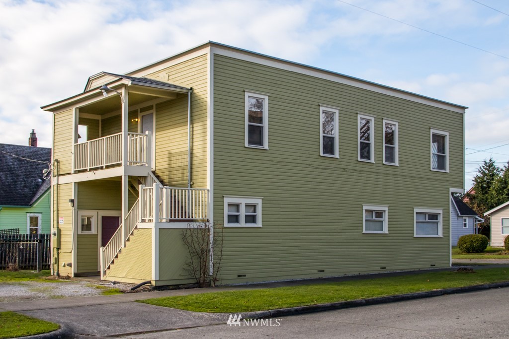 2422 E Street Bellingham, WA 98225 - Photo 2 of 15 a view of a house with yard