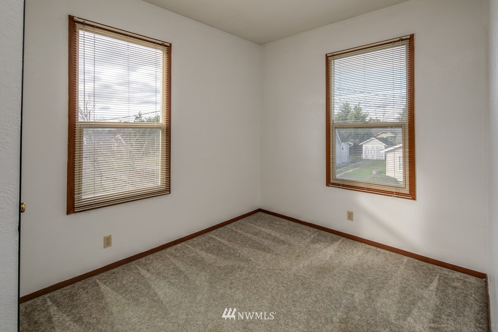 2422 E Street Bellingham, WA 98225 - Photo 11 of 15 an empty room with a window