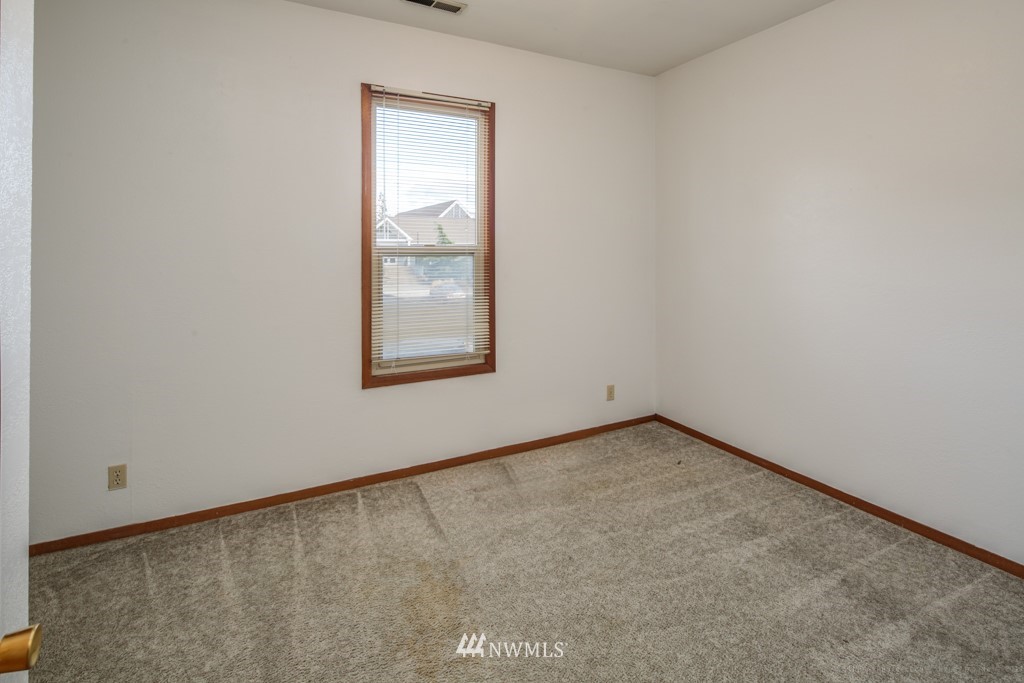 2422 E Street Bellingham, WA 98225 - Photo 12 of 15 an empty room with a window