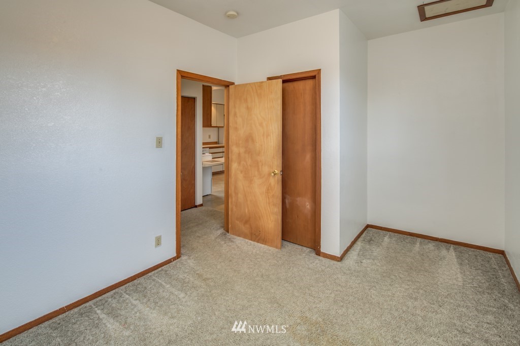 2422 E Street Bellingham, WA 98225 - Photo 13 of 15 an empty room with closet area