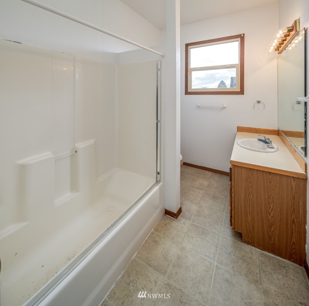 2422 E Street Bellingham, WA 98225 - Photo 14 of 15 a bathroom with a bathtub and a shower