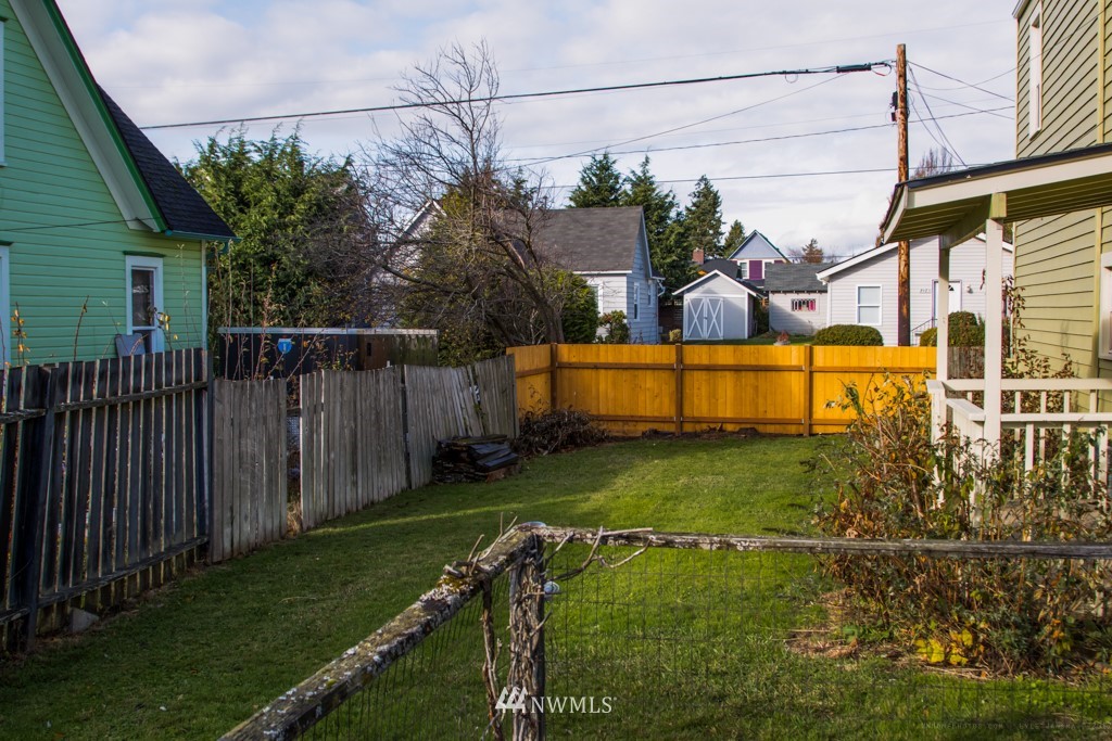 2422 E Street Bellingham, WA 98225 - Photo 15 of 15 a view of a house with a backyard