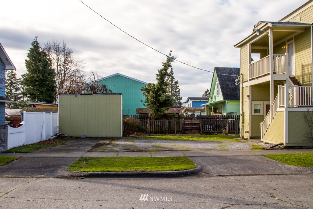 2422 E Street Bellingham, WA 98225 - Photo 3 of 15 a view of a house with a yard