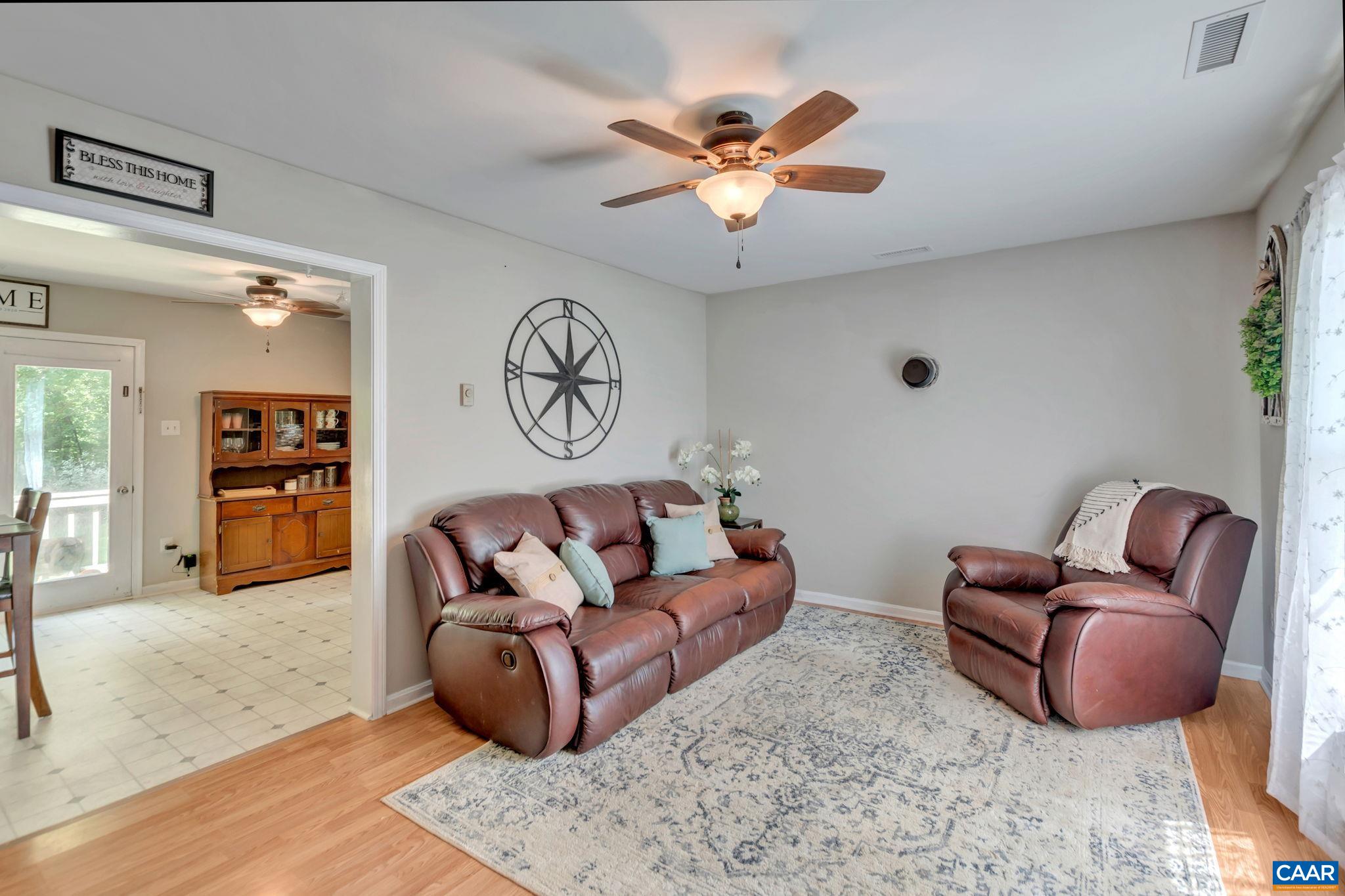 2597 Ridge Road Palmyra, VA 22963 - Photo 8 of 28 a living room with furniture