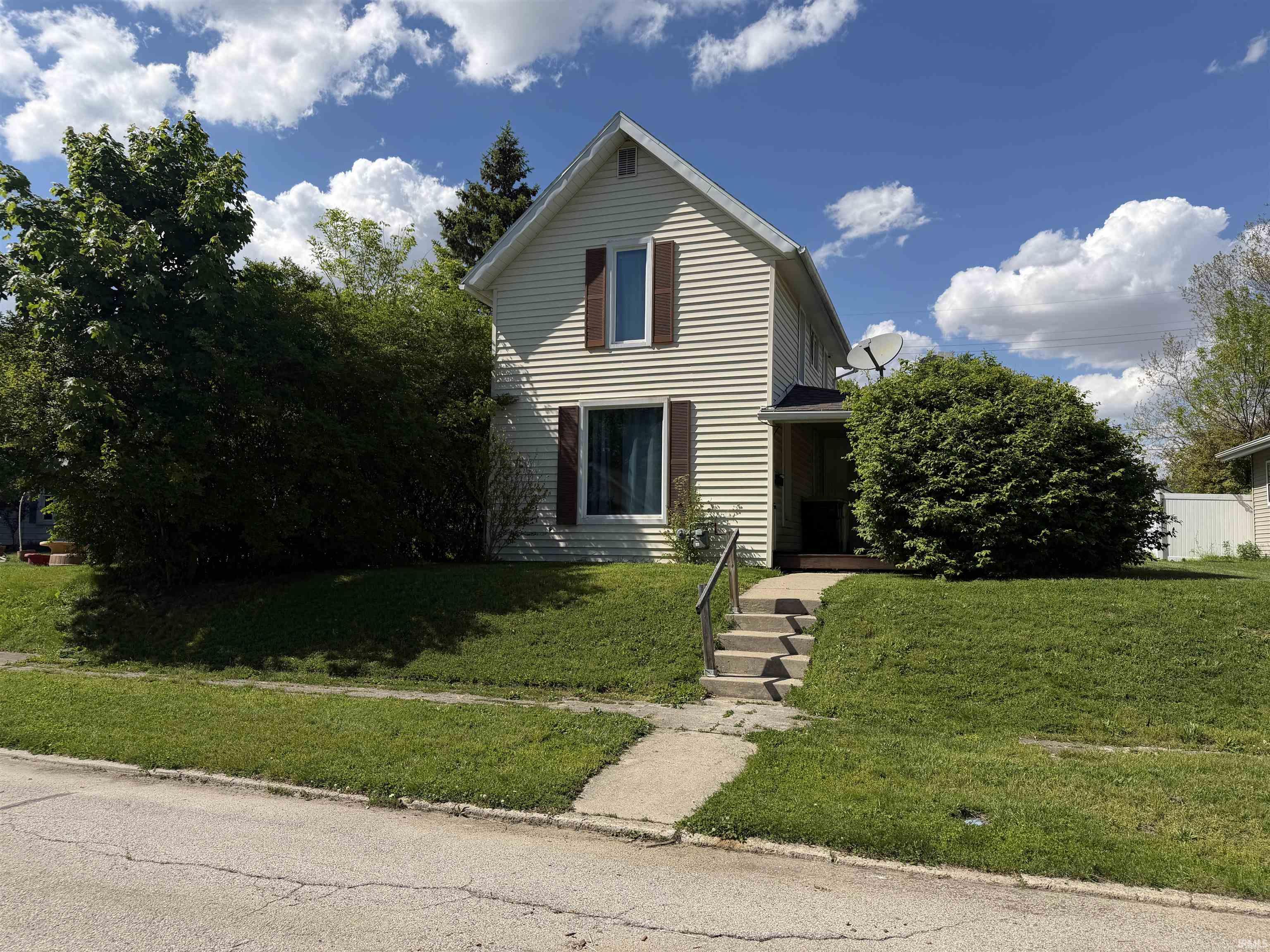 304 Wright Street Huntington, IN 46750 - Photo 1 of 13