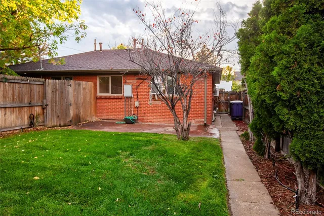 a view of backyard with a garden and trees