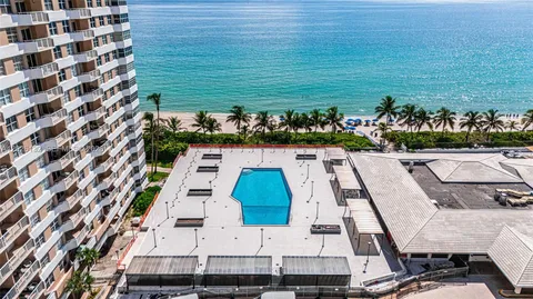 $585,000 | 1950 South Ocean Drive, Unit 9N, Hallandale Beach, FL 33009