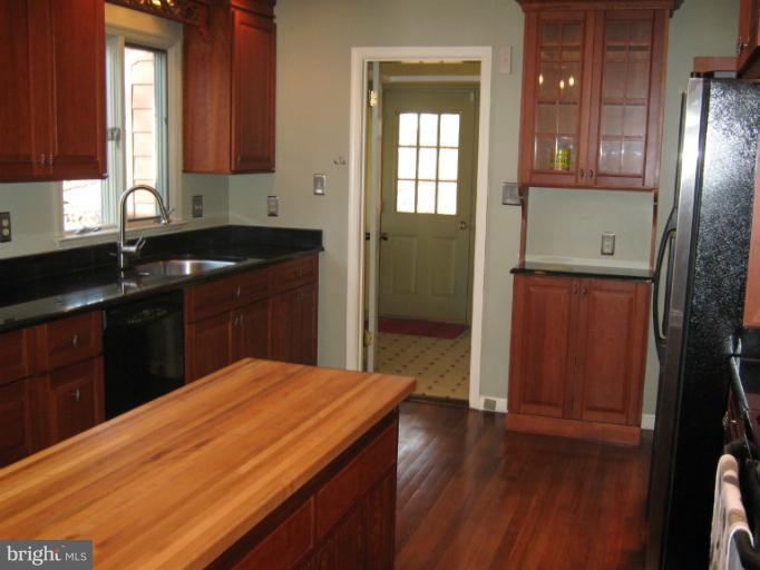 17203 Clarksridge Road Leesburg, VA 20176 - Photo 11 of 29 Kitchen