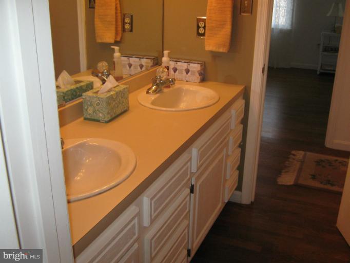 17203 Clarksridge Road Leesburg, VA 20176 - Photo 19 of 29 Bath