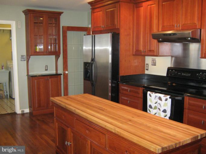 17203 Clarksridge Road Leesburg, VA 20176 - Photo 9 of 29 Kitchen