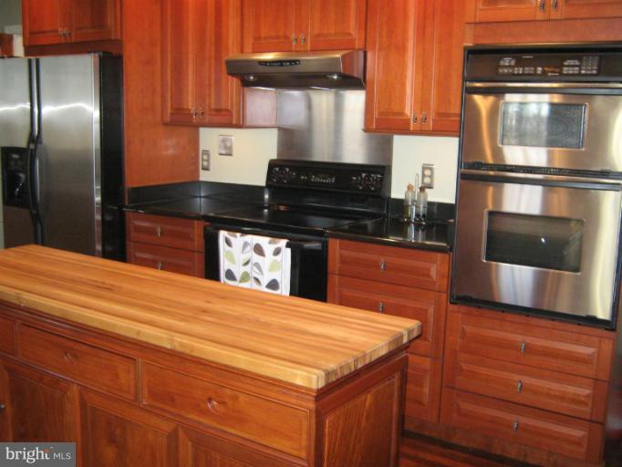 17203 Clarksridge Road Leesburg, VA 20176 - Photo 10 of 29 Kitchen