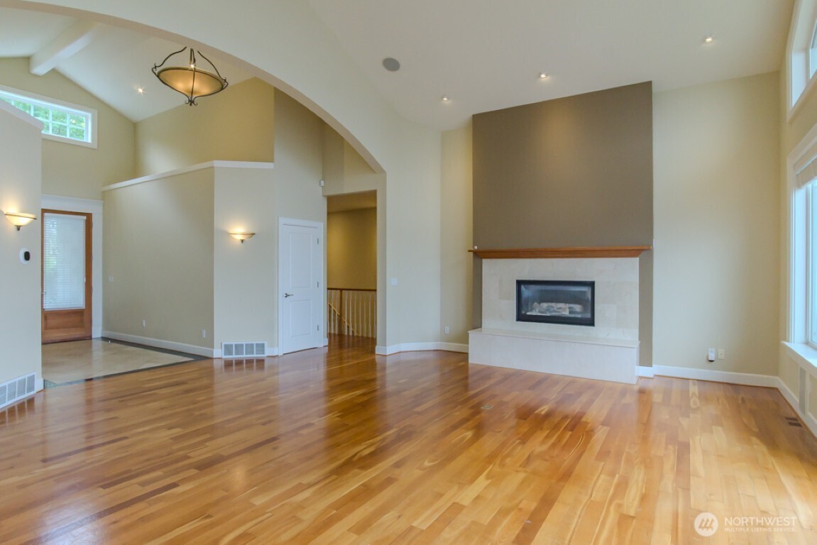8568 Sand Point Way Northeast Seattle, WA 98115 - Photo 16 of 40